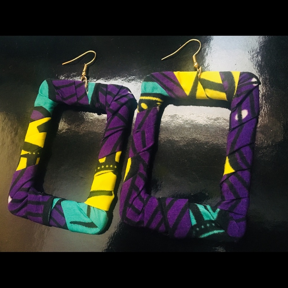 🔥BEAUTIFUL PURPLE FABRIC Rectangle EARRINGS🔥NEW IN ORIGINAL PACKAGING - Picture 2 of 8